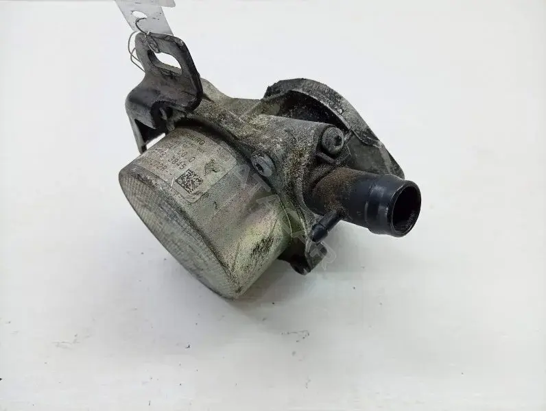 Вакуумный насос 146505272R
