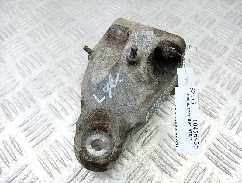 Кронштейн двигателя 10456455