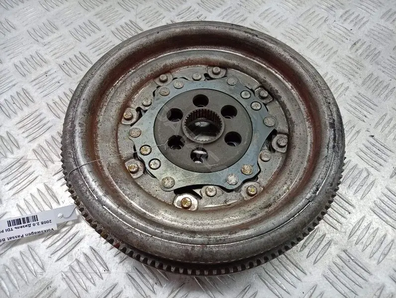 Маховик 03L105266DC