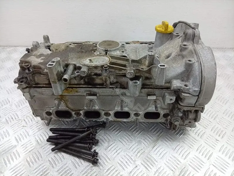 Головка блока цилиндров K4MF696