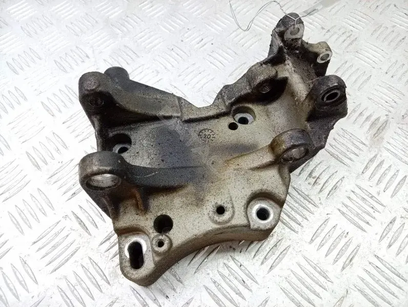 Кронштейн генератора 9649103280
