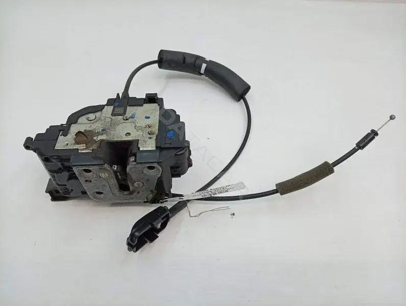 Замок двери 825020033R