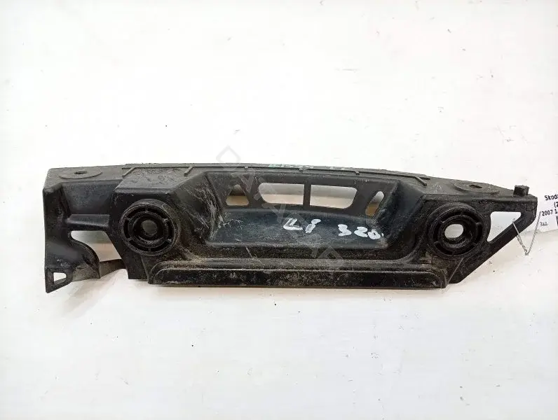 Кронштейн-направляющая бампера 1Z9807393
