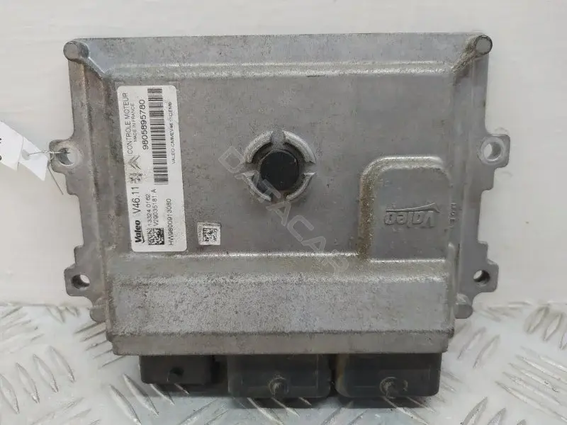 Блок управления двигателем 9805895780