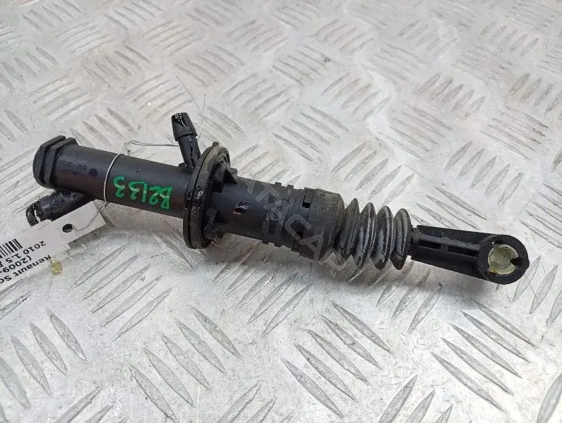 Главный цилиндр сцепления 306109084R