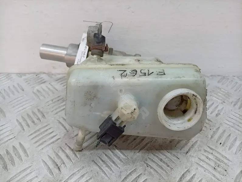 Главный тормозной цилиндр 0204Y21951