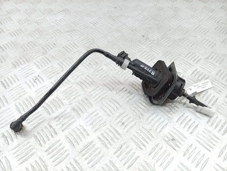 Главный цилиндр сцепления 3M517A543AG