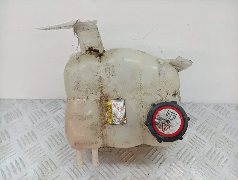 Расширительный бачок YC158A080AD