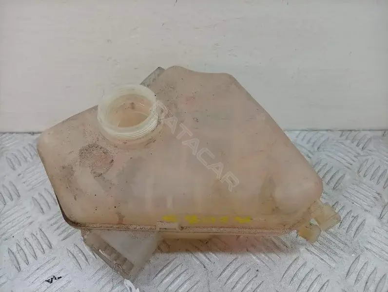 Расширительный бачок 8V218K218AB