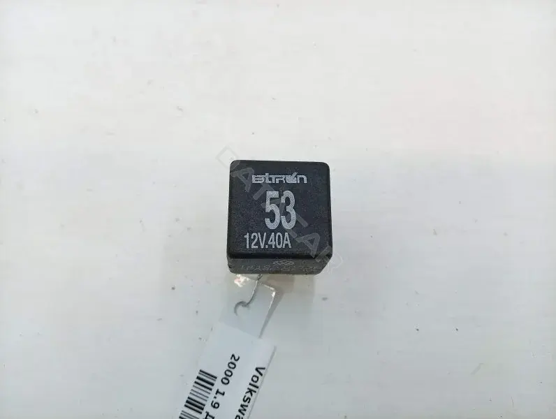 Реле вентилятора 141951253B