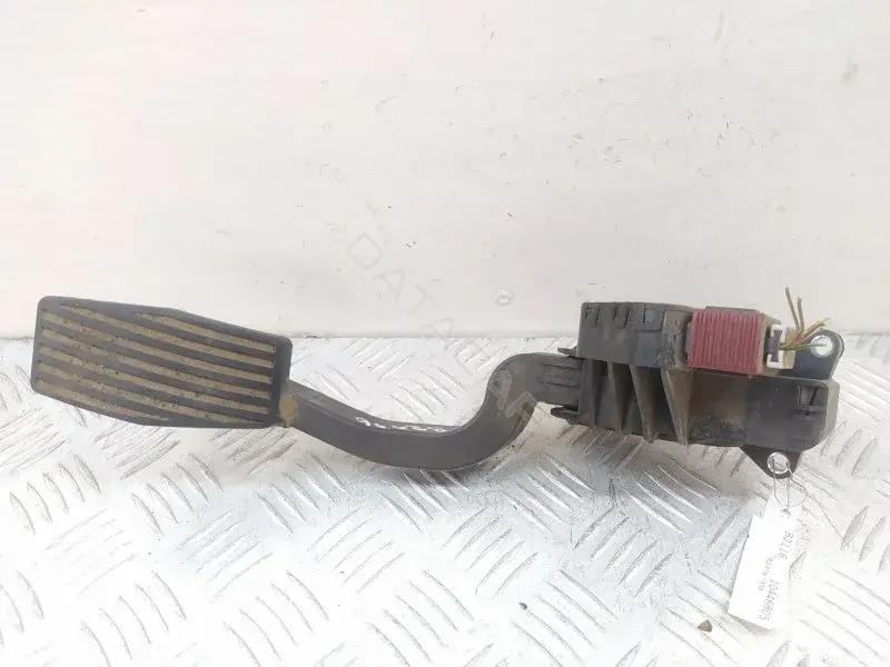 Педаль газа 55702020