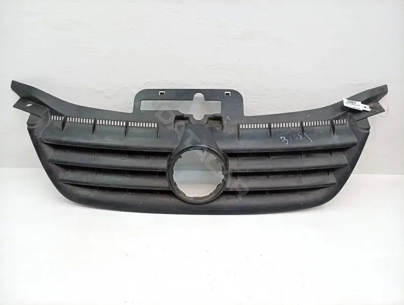 Решетка радиатора 1T0853651A