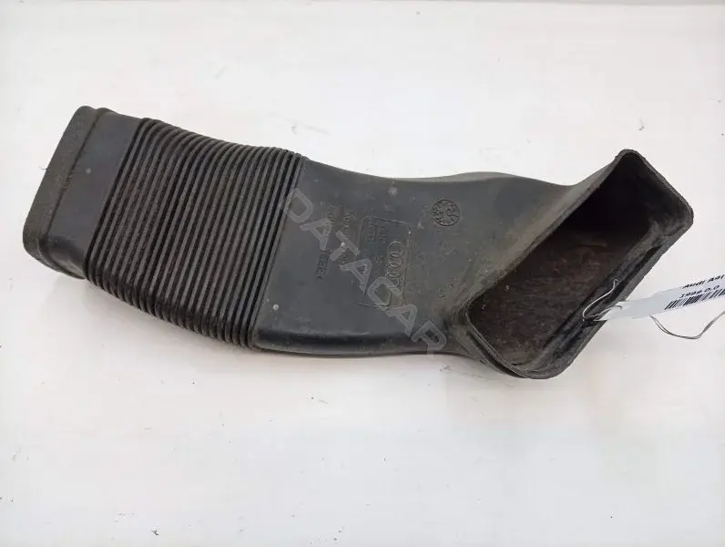 Патрубок воздушный 8D0129617E