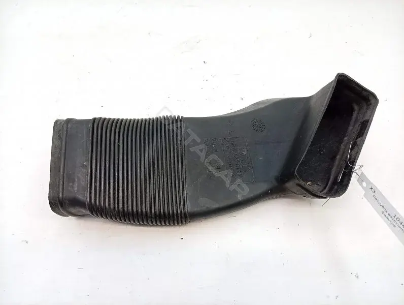 Патрубок воздушный 8D0129617E