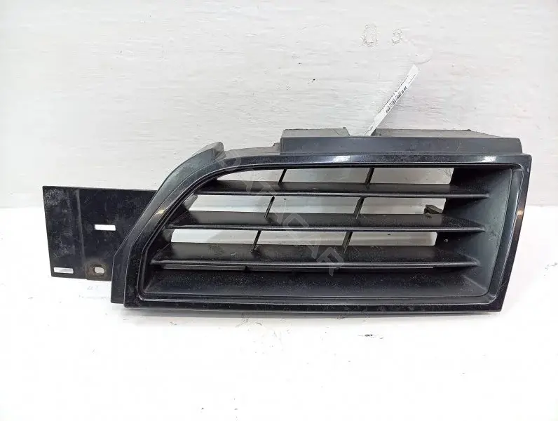 Решетка радиатора MR913903
