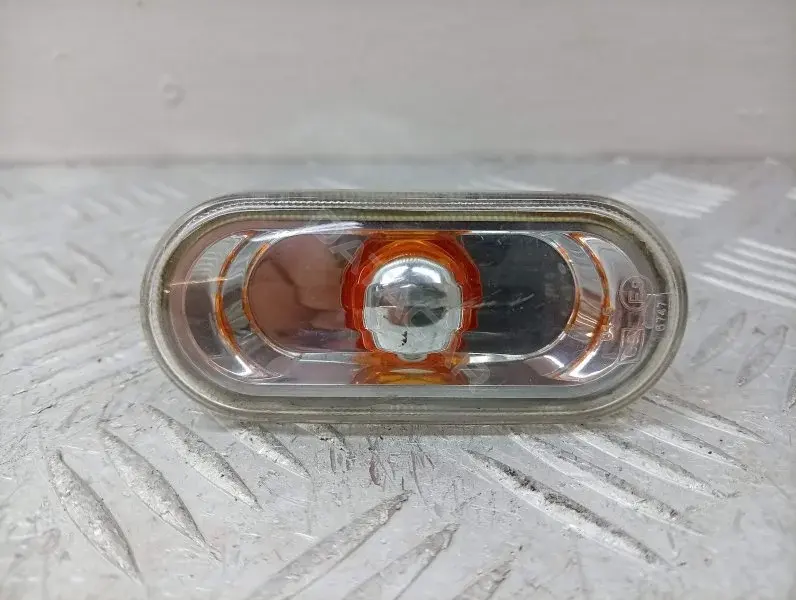 Повторитель передний 6L0949117A