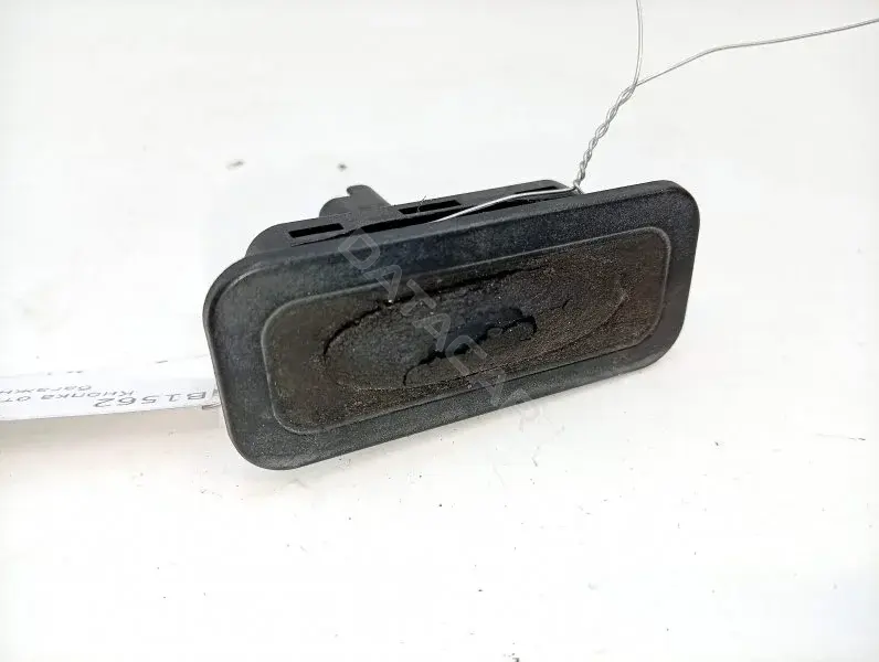 Кнопка крышки багажника 8200076256