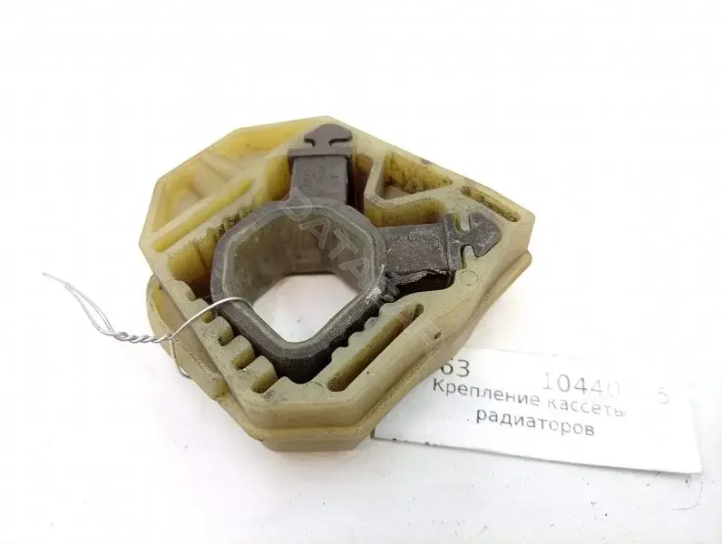 Крепление кассеты радиаторов 1K0121357G