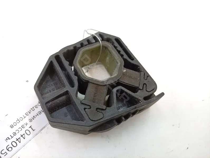 Крепление кассеты радиаторов 1K0121367C