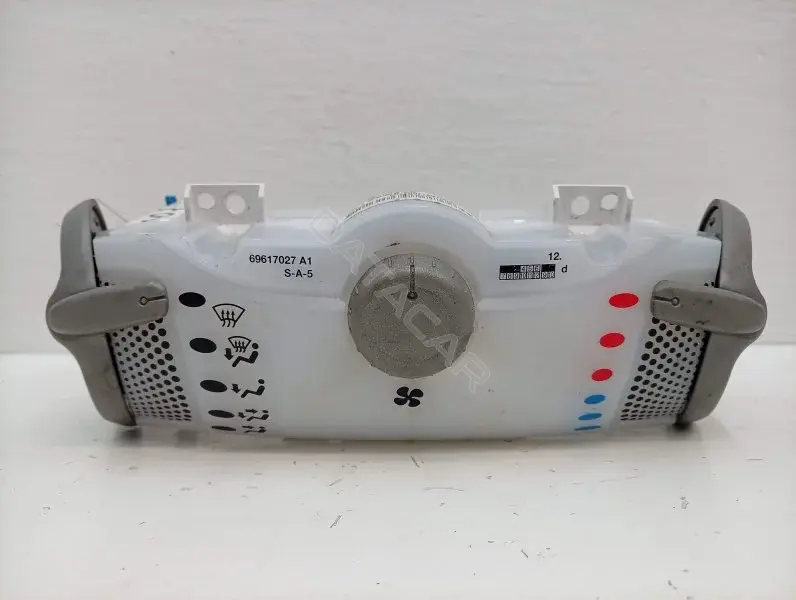 Блок управления климат-контролем 559000H030