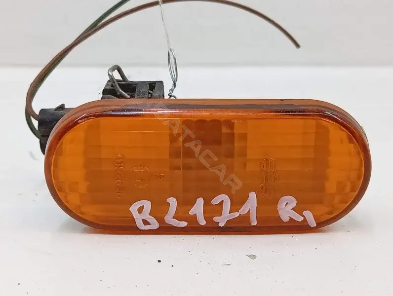 Повторитель передний 3A0949117A
