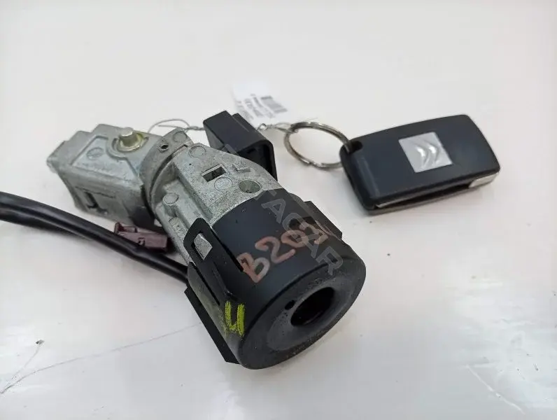 Замок зажигания 10435970