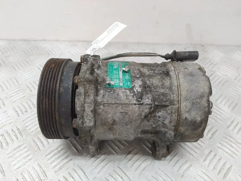 Компрессор кондиционера 1J0820803F
