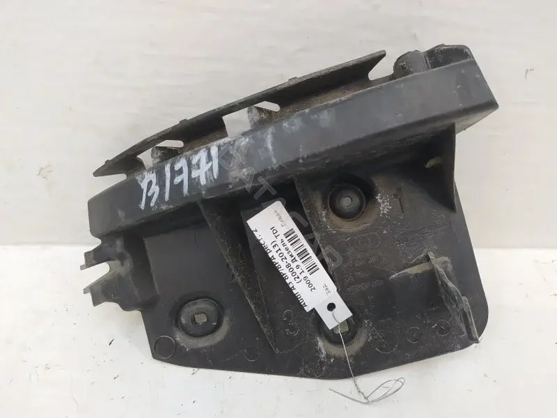 Кронштейн-направляющая бампера 8P7807393
