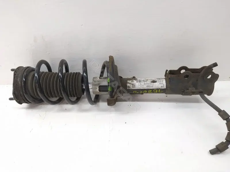 Стойка передняя 8V5118K001CC