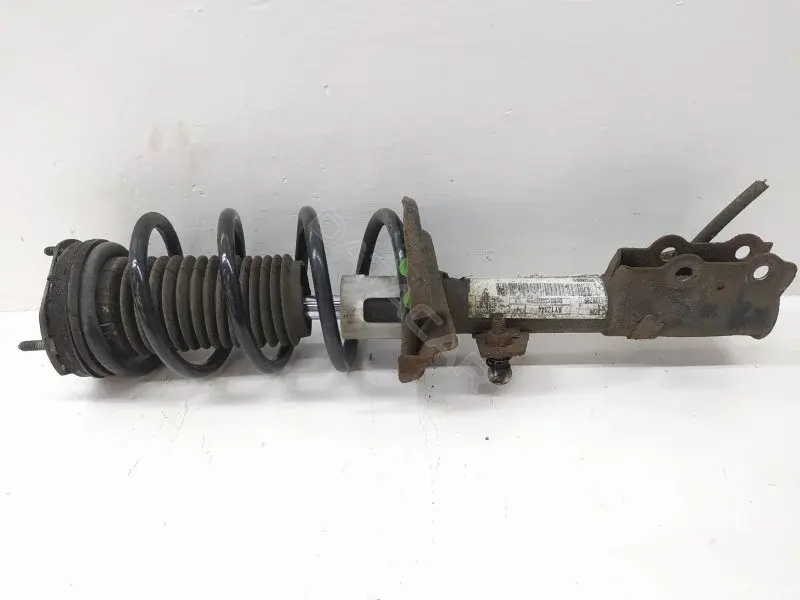 Стойка передняя 8V5118045CC