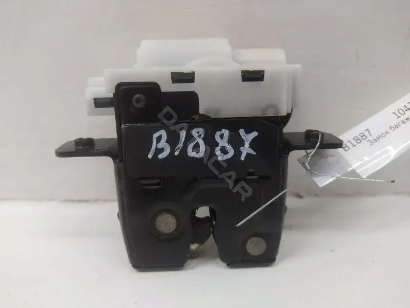 Замок крышки багажника 8200948107