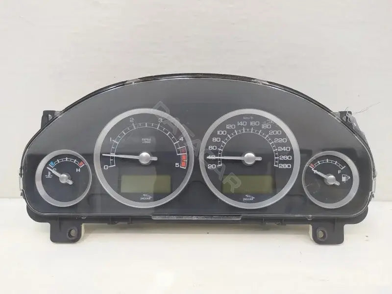 Панель приборов 4R8F10841A
