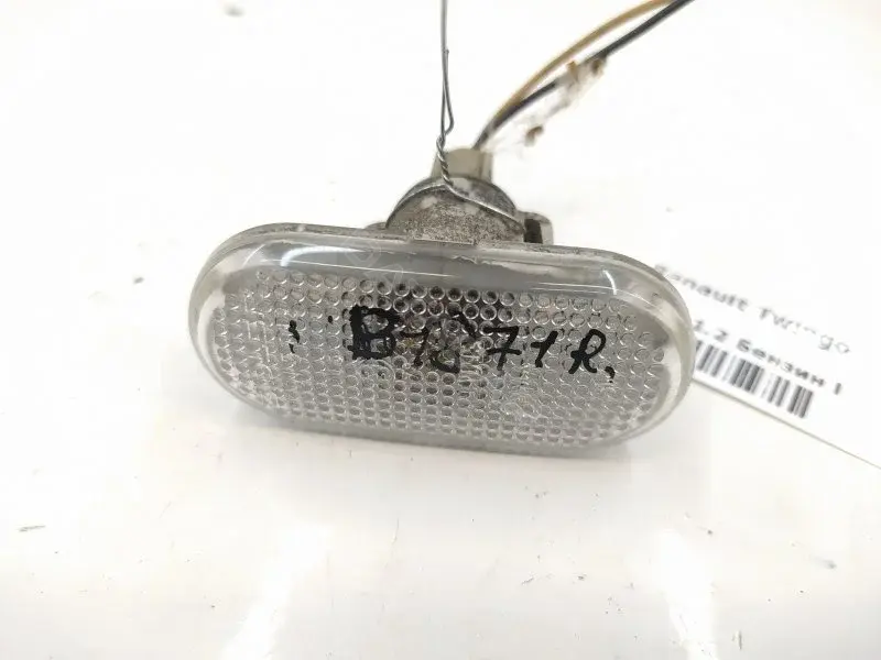 Повторитель передний 8200257884