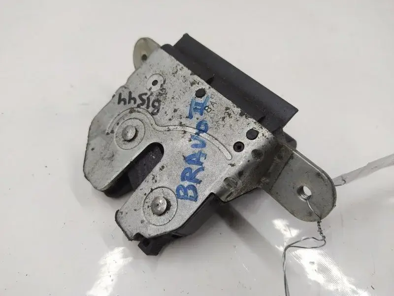 Замок крышки багажника 55701971