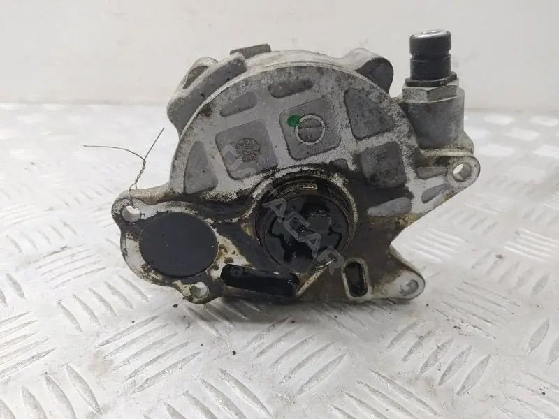 Вакуумный насос 03L145100