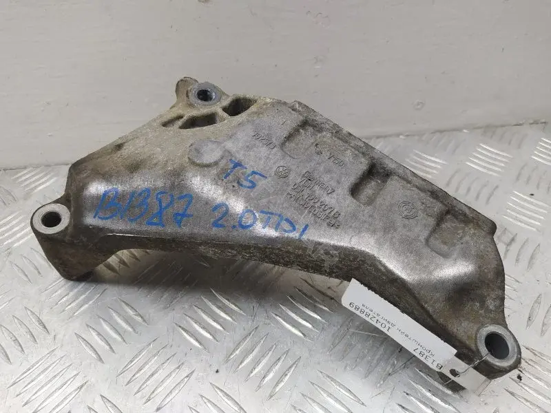 Кронштейн двигателя 03L199207B