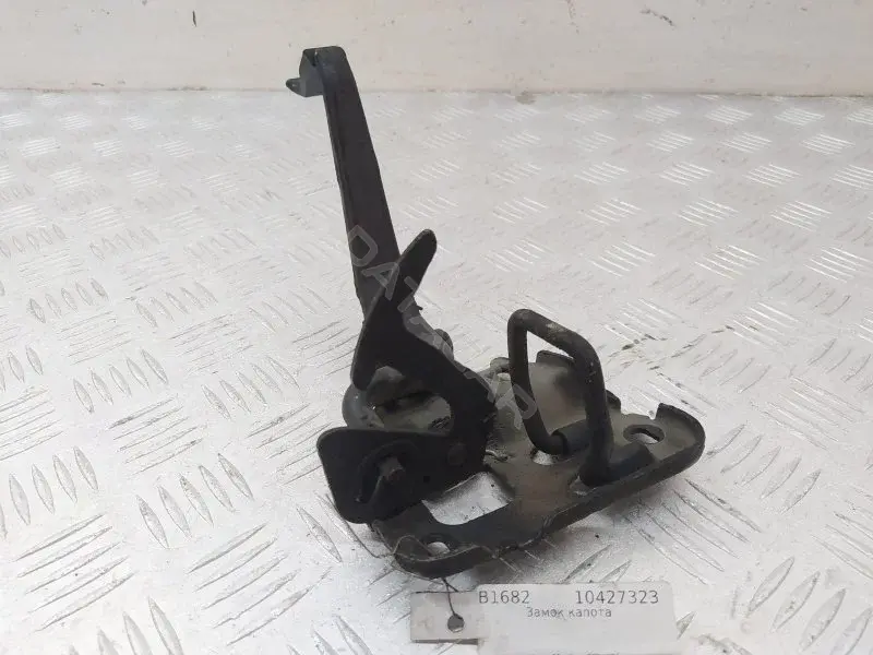 Замок капота 8D0823480B