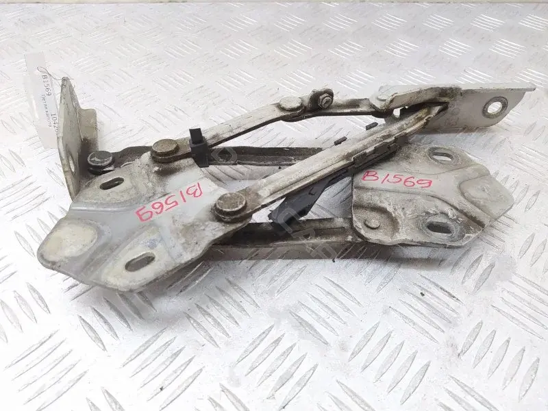 Петля капота 1T0823302F