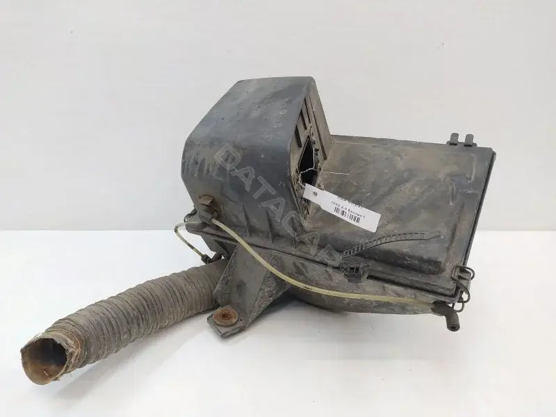 Корпус воздушного фильтра 037129607A