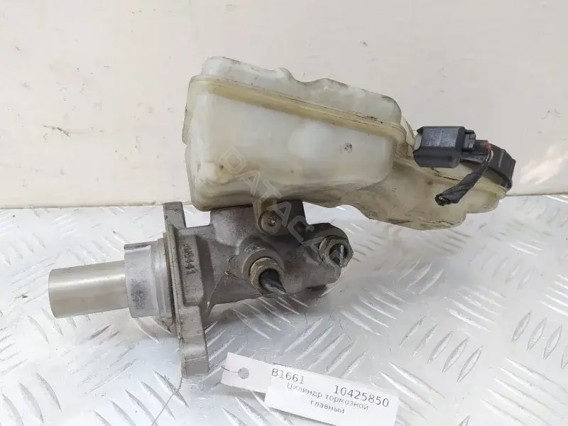 Главный тормозной цилиндр AV612140J