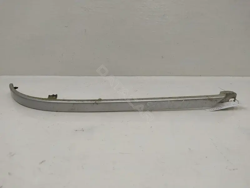 Ус под фару 8A0853207A