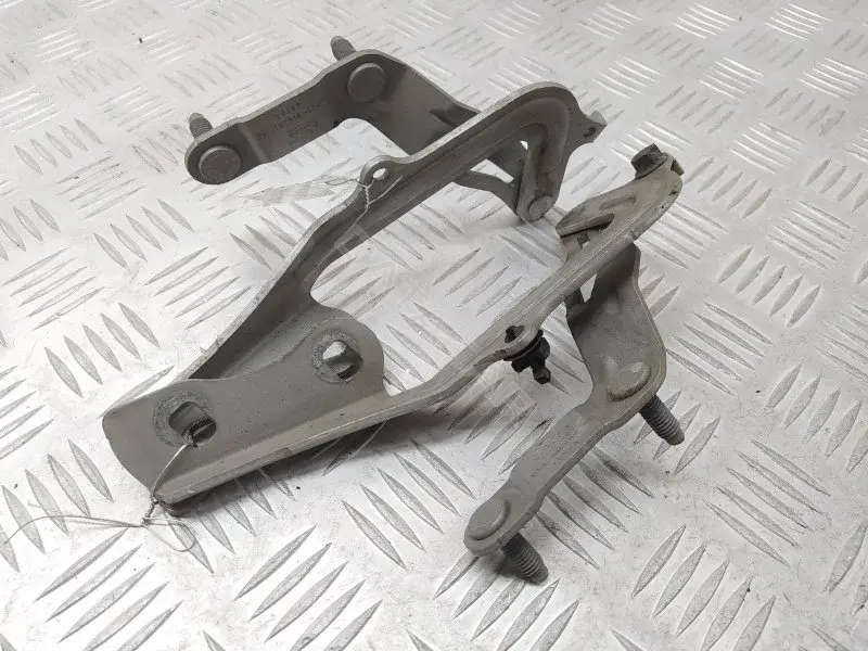 Петля капота BM21U16801AB