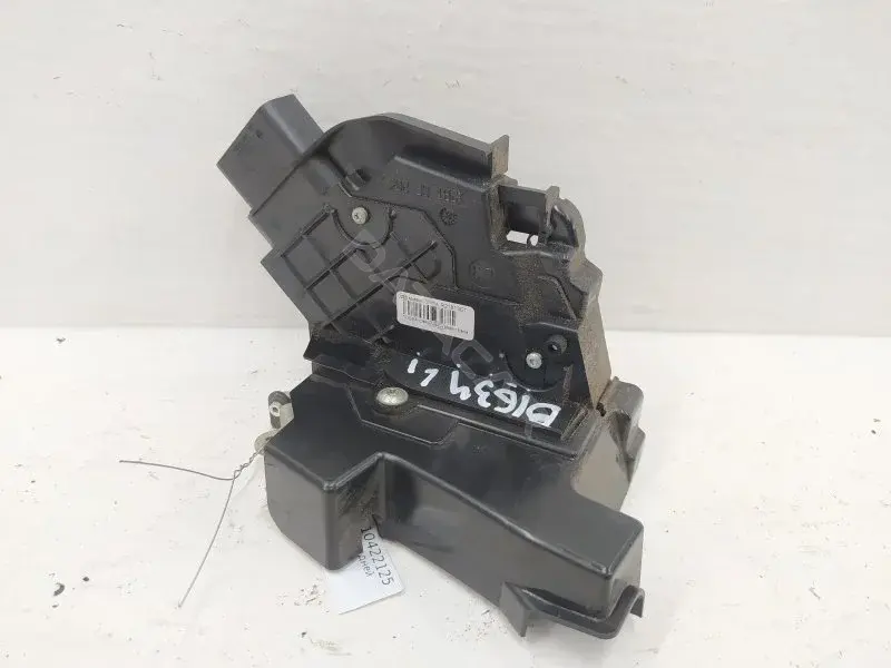 Замок двери 3M5AR21813ET