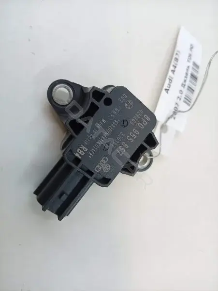 Датчик удара 8P0955557