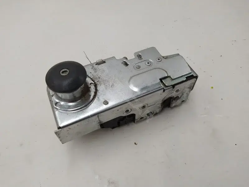 Замок двери YC1AV21813BM