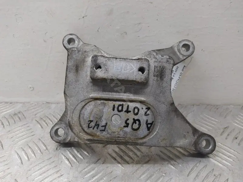 Кронштейн КПП 8W0399118C