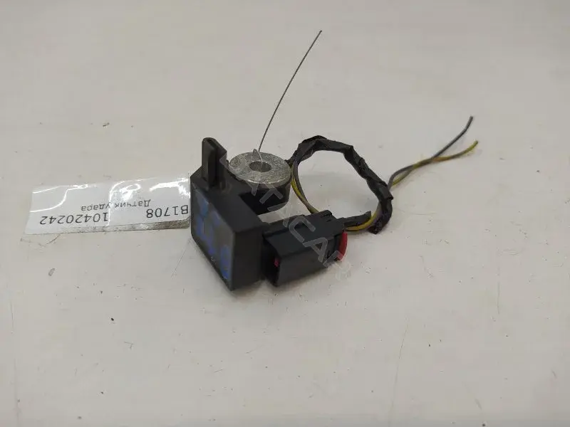 Датчик удара 8V5114B006AC