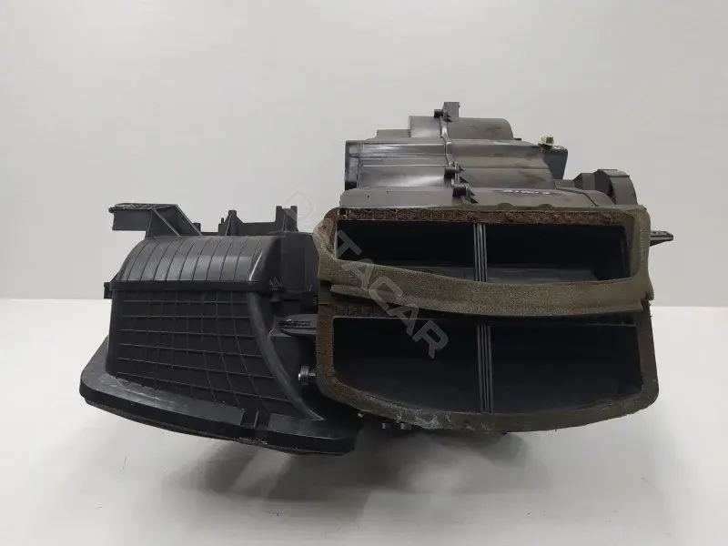 Корпус отопителя (печки) 8V51198B555CM