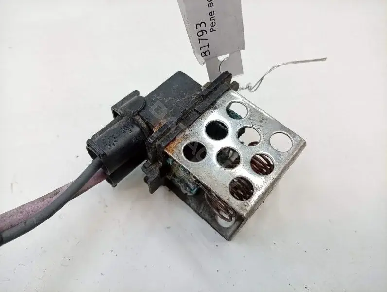 Реле вентилятора M142561