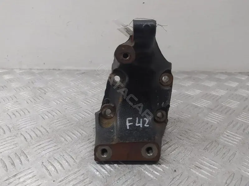 Кронштейн двигателя 04L131159C